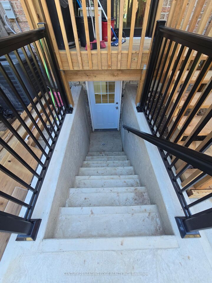 Photo de la propriété:  11 Radford Crescent Bsmt  ON L3P 4A2 
