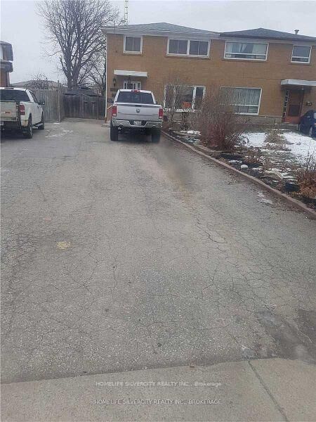 Property Photo:  7585 Wrenwood Crescent  ON L4T 2V8 