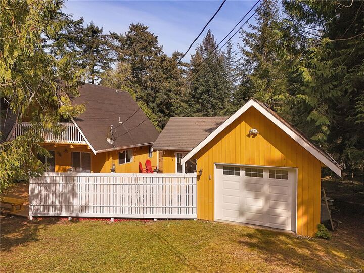 Property Photo:  552 Club Cres  BC V0N 2J1 