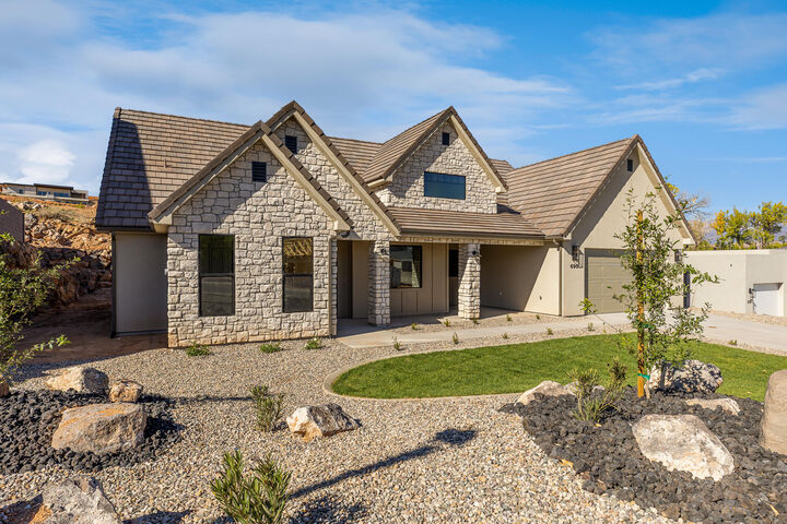 Property Photo: 690 S 1220 W UT 84737