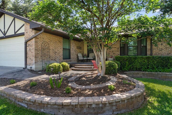 Property Photo: 307 Innwood Drive TX 78628