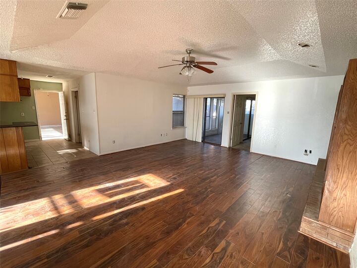 Property Photo: 401 Highridge Cove TX 76543