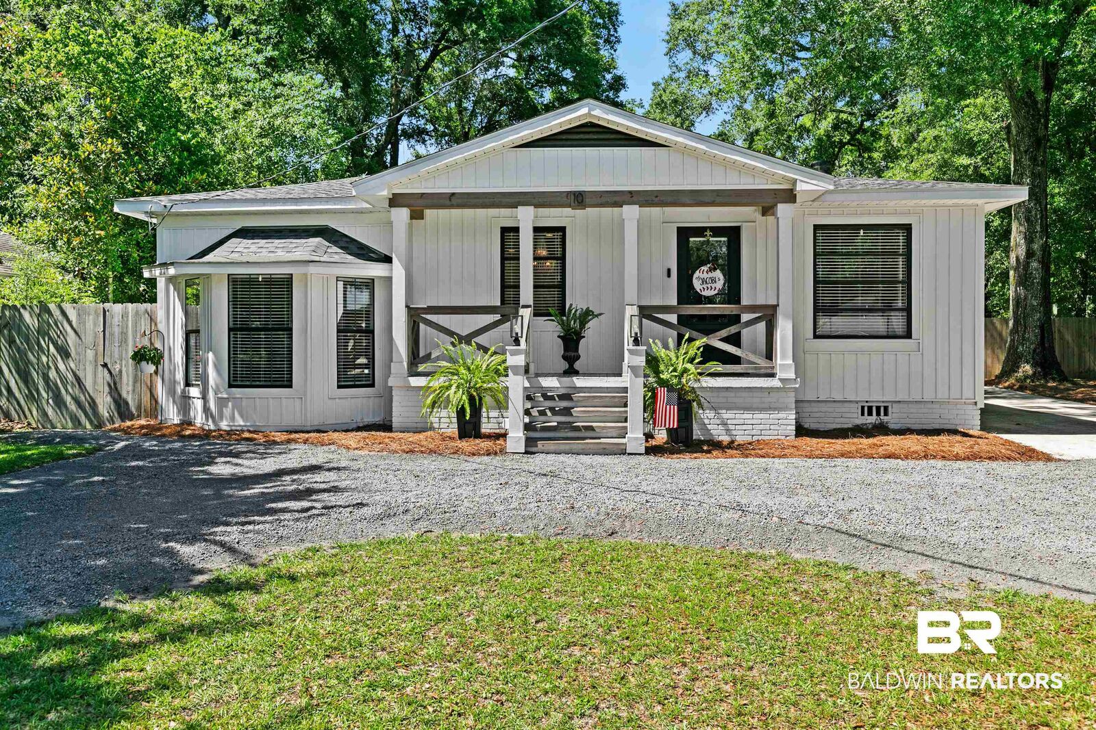 Property Photo: 10 N Bayou Oaks Drive AL 36571