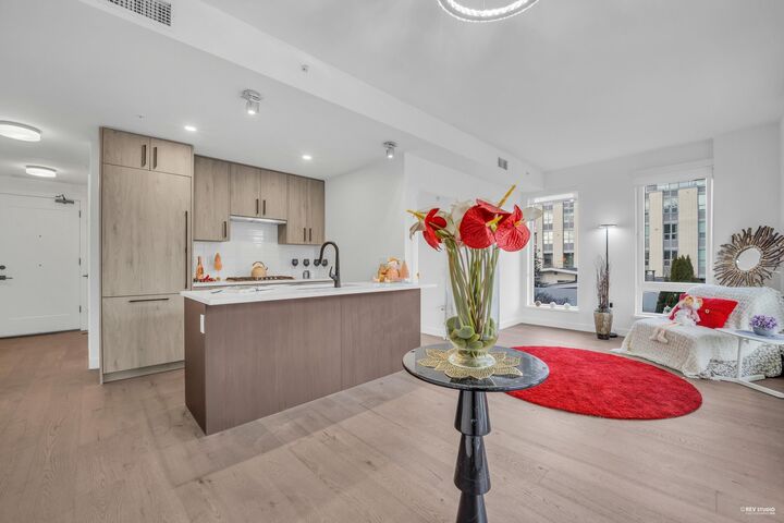 6859 Cambie Street 305 — photo 1