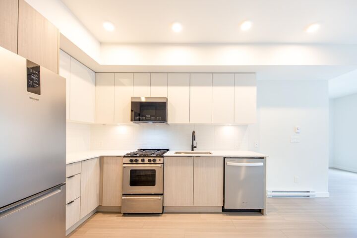 Property Photo: 2277 Hawthorne Avenue 102 BC V3C 1W7