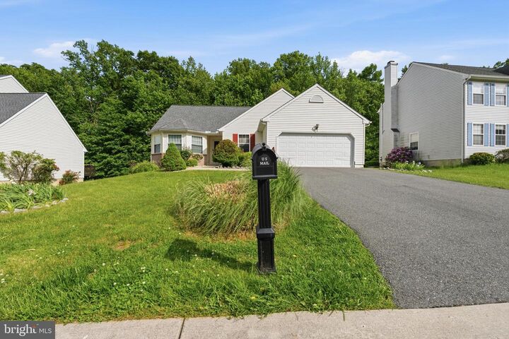 Property Photo: 279 E Flagstone Drive DE 19702