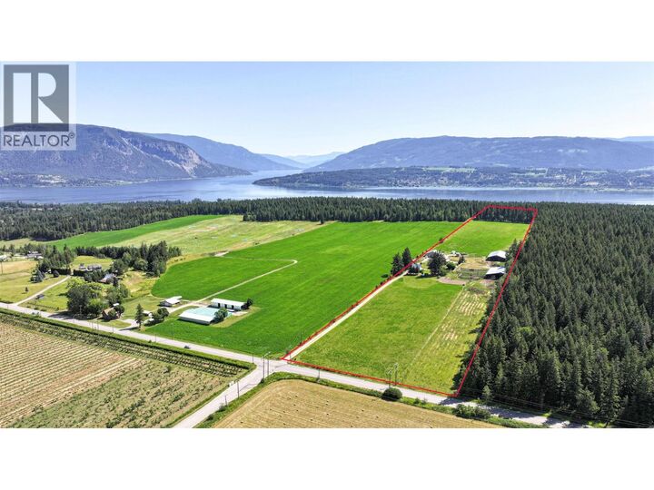 Photo de la propriété:  2990 50 Street Northwest  BC V1E 4M2 