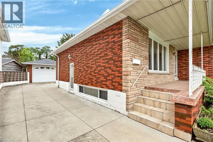 Property Photo:  8 Lorraine Drive  ON L8T 3R7 