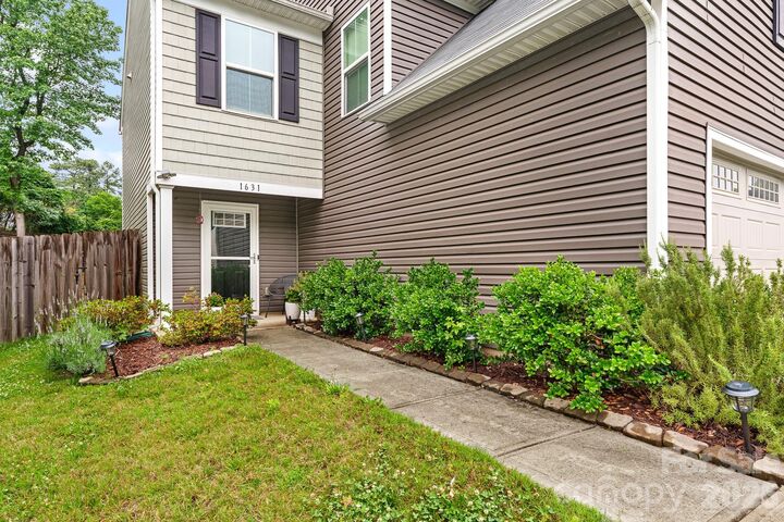 Property Photo:  1631 Hooper Court  NC 28212 