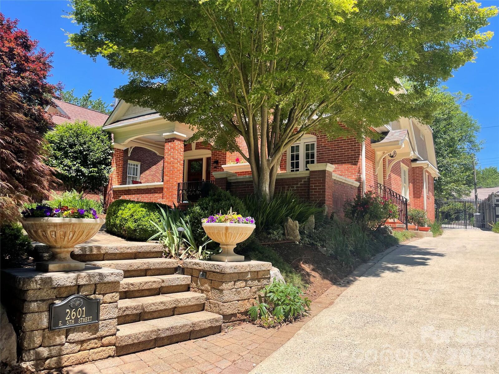 Property Photo:  2601 E 5th Street  NC 28204 