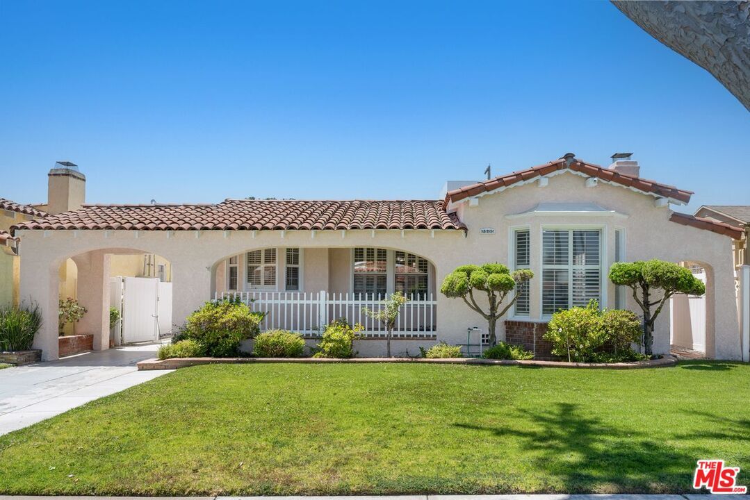 Property Photo:  7905 West Blvd  CA 90305 