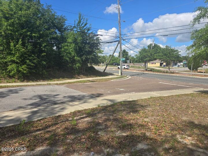 Property Photo:  831 N Cove Boulevard  FL 32401 