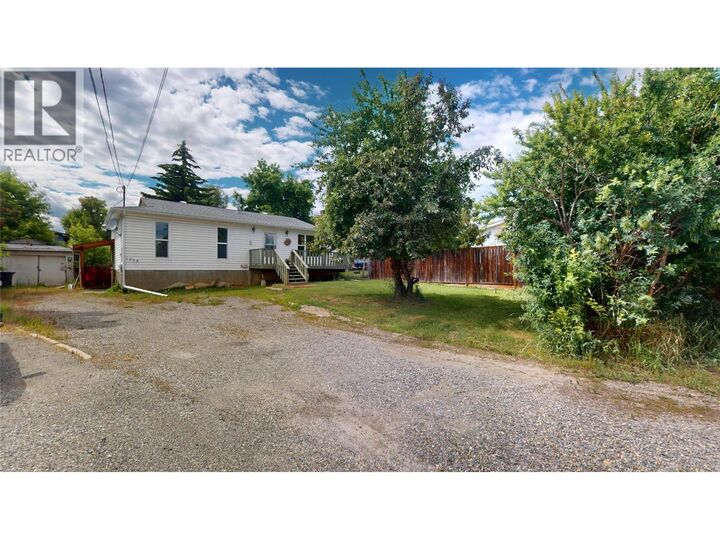 Property Photo: 1009 12th Avenue South BC V1C 4R7
