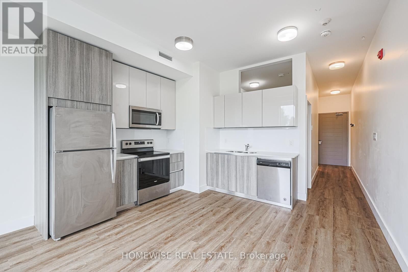 Property Photo:  3020 Dundas Street West 204  ON M6P 1Z3 