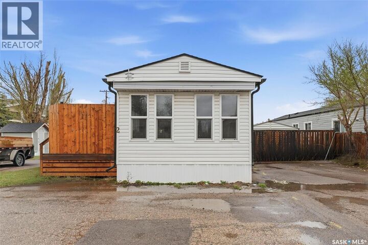 Property Photo:  2 219 Grant Street  SK S7N 2A5 
