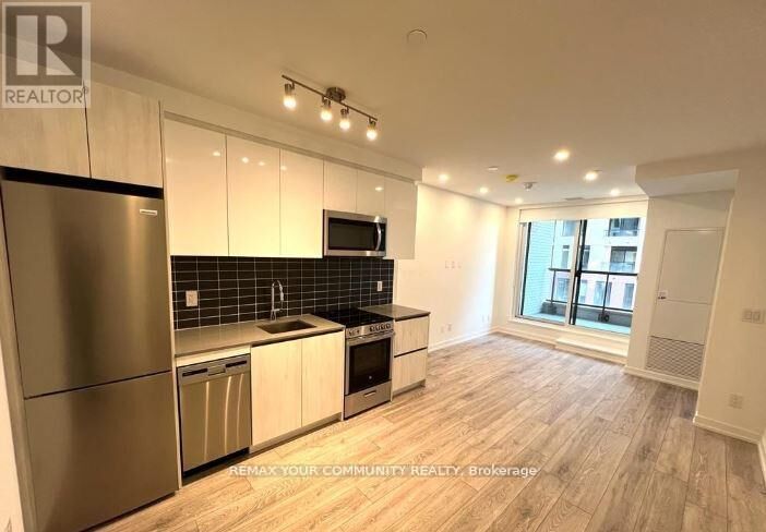 Property Photo:  3100 Keele Street 504  ON M3M 2H4 
