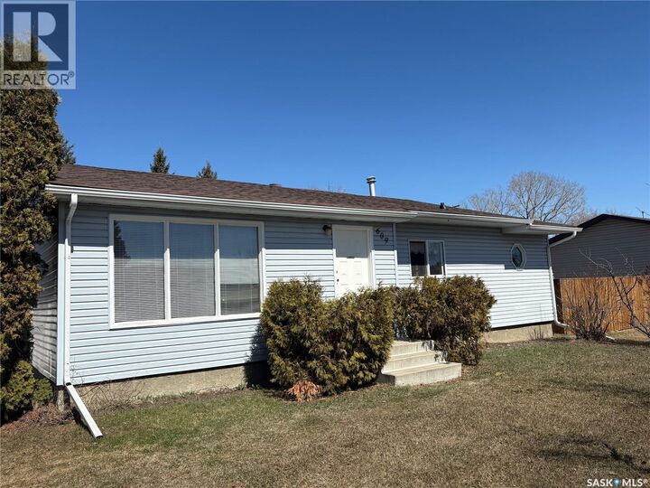 Property Photo:  609 2nd Street S  SK S0K 0A2 
