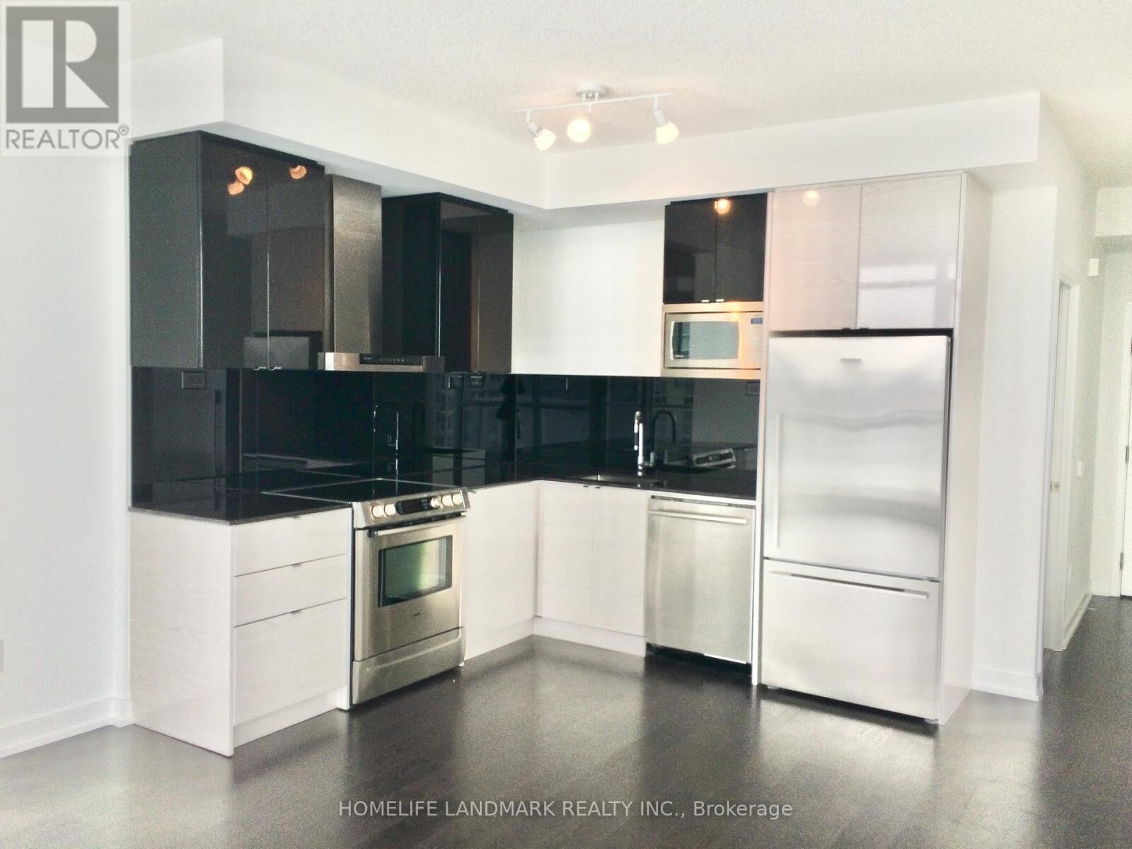 Property Photo:  121 McMahon Drive 1901  ON M2K 0C1 