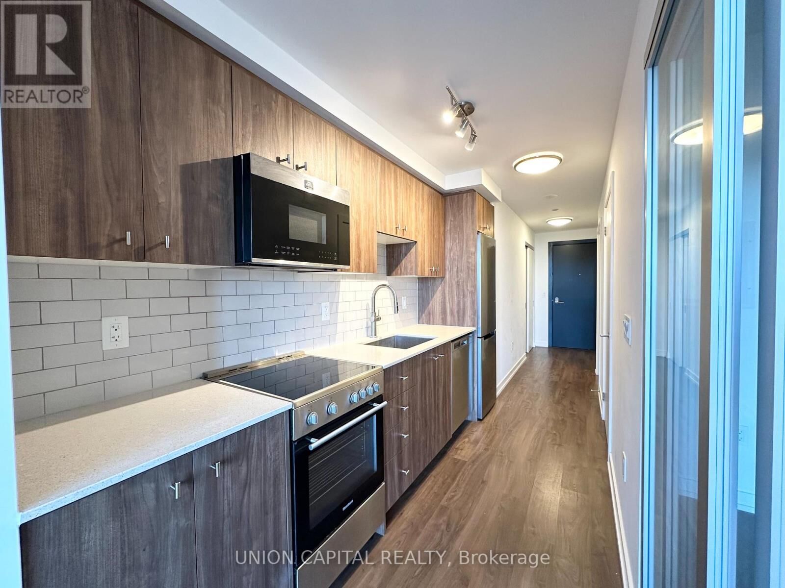 Property Photo:  15 Wellington Street 2203  ON N2G 2E4 