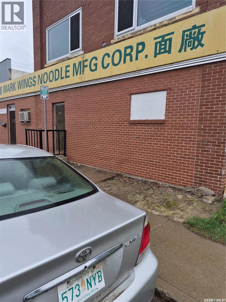 Property Photo:  219 D Avenue S  SK S7M 1P8 