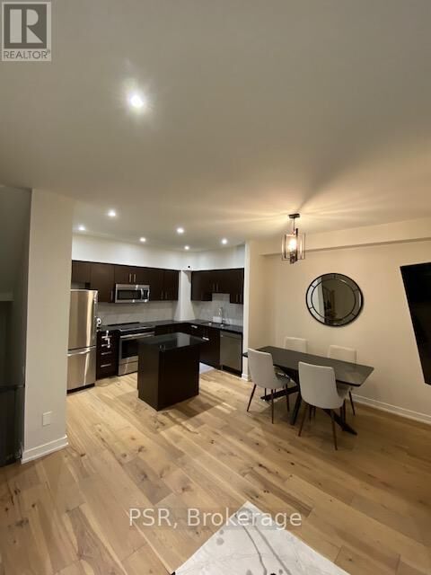 Property Photo:  19 Anndale Drive Th6  ON M2N 0H2 