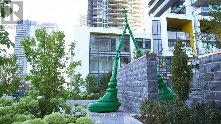 Property Photo: 85 McMahon Drive 2307 ON M2K 0H1