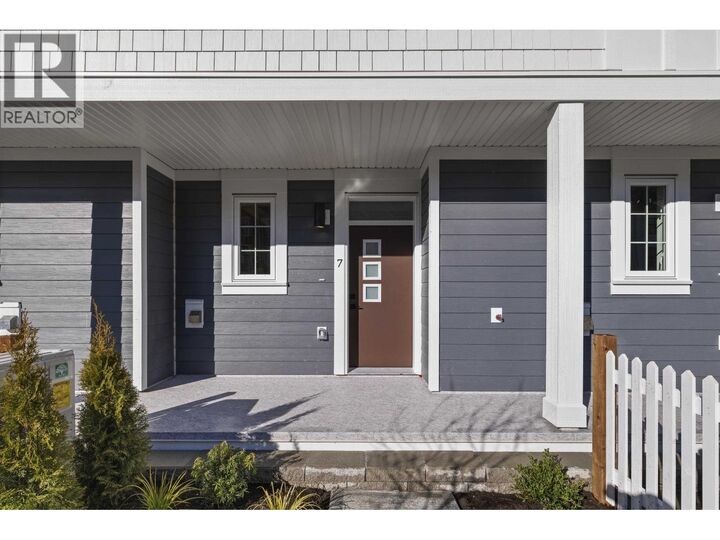 Property Photo:  2808 St. George Street 6  BC V3H 2H3 