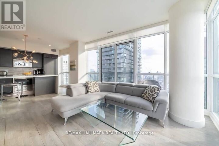 Property Photo:  30 Roehampton Avenue Ph01  ON M4P 0B9 