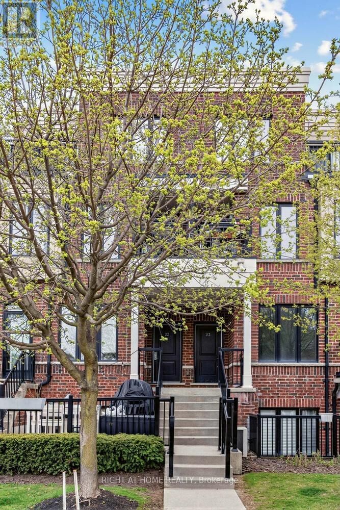Property Photo:  120 Twenty Fourth Street 23  ON M8V 0B8 