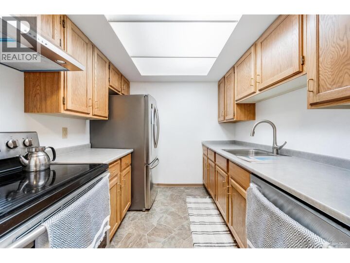 Property Photo:  6595 Willingdon Avenue 1101  BC V5H 4E5 