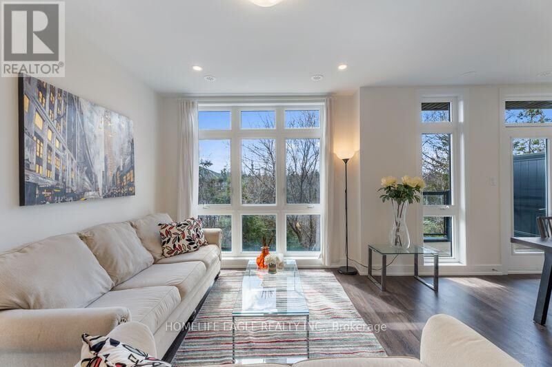 Property Photo:  7 Phelps Lane 16  ON L4E 1J4 
