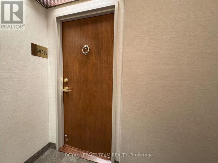 Property Photo:  470 Laurier Avenue 1908  ON K1R 7W9 