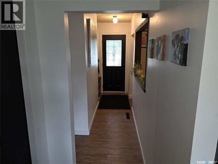 Property Photo:  213 9th Street E  SK S0A 4T0 