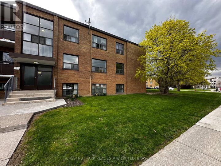 Property Photo:  1 Wingreen Court 4  ON M3B 1B9 