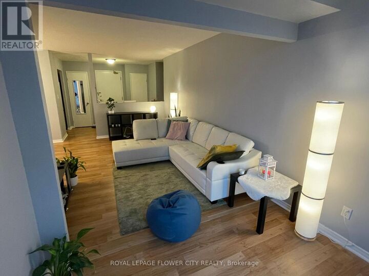 Property Photo:  145 Hillcrest Avenue 1008  ON L5B 3Z1 