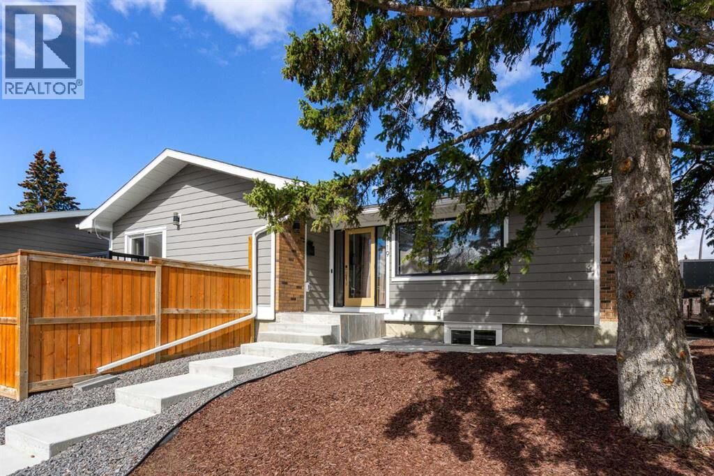 Property Photo:  119 Silvercreek Close Northwest  AB T3B 4G2 