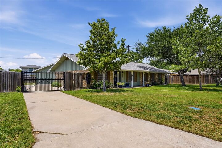 Property Photo:  143 N Janin Circle  TX 78374 