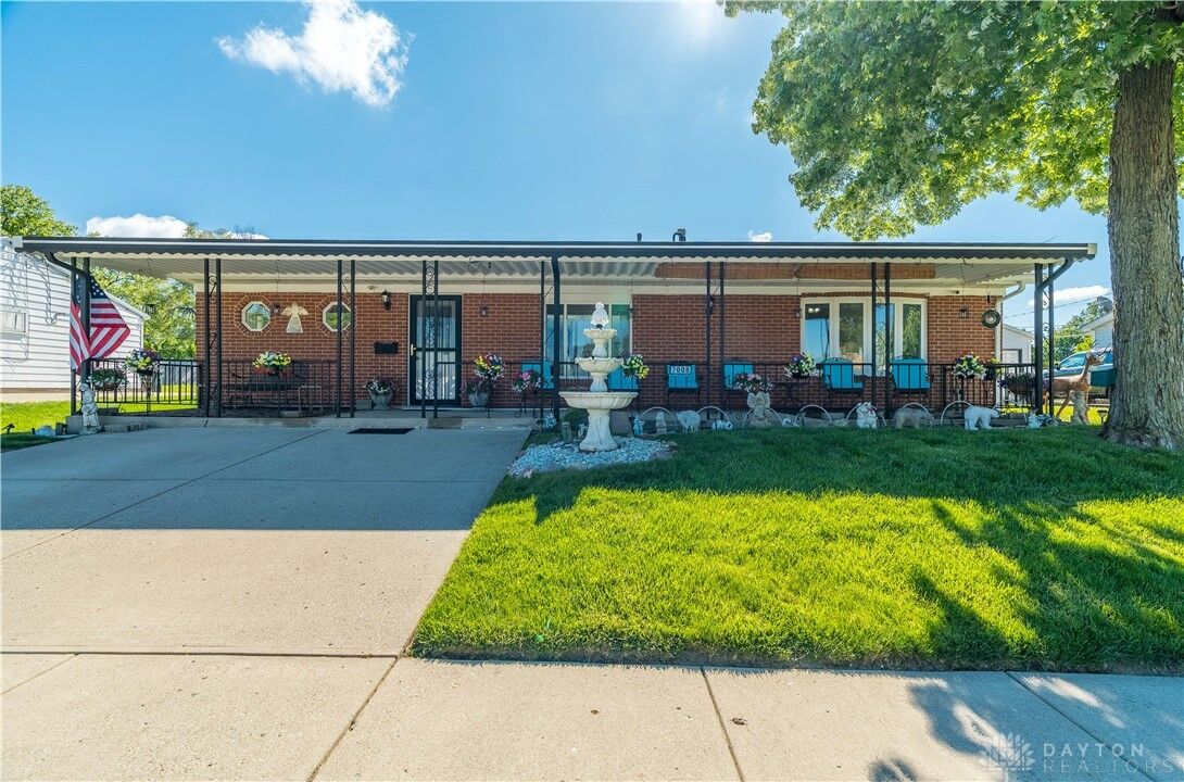 Property Photo:  7008 Bobolink Place  OH 45414 