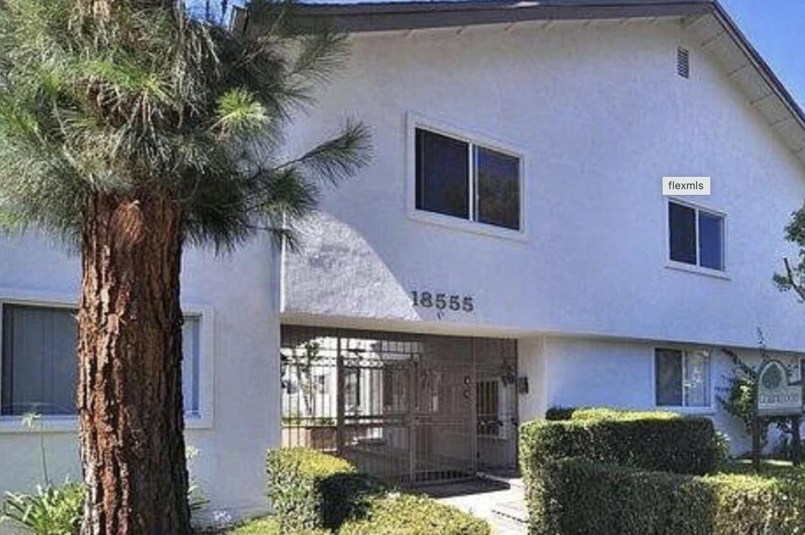 Property Photo: 18555 Collins Street C8 CA 91356