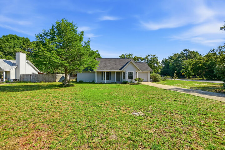 Property Photo:  324 John King Road  FL 32539 