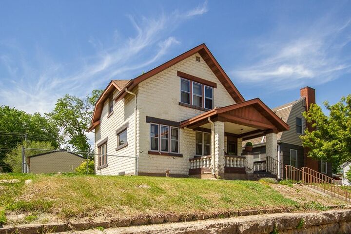 Property Photo:  1115 Garfield Avenue  IA 52001 