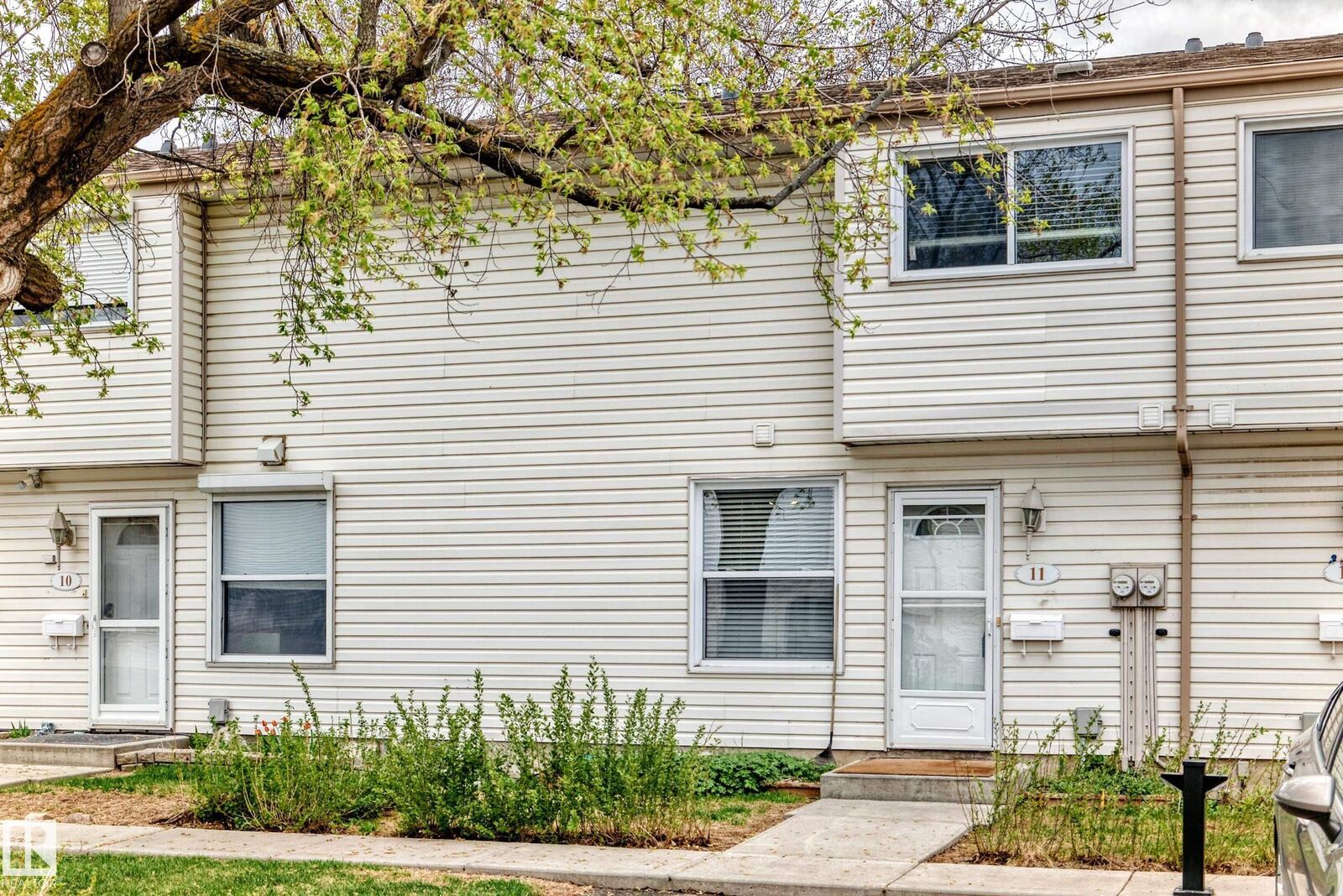Property Photo:  2024 57 Street NW 11  AB T6L 2Z3 