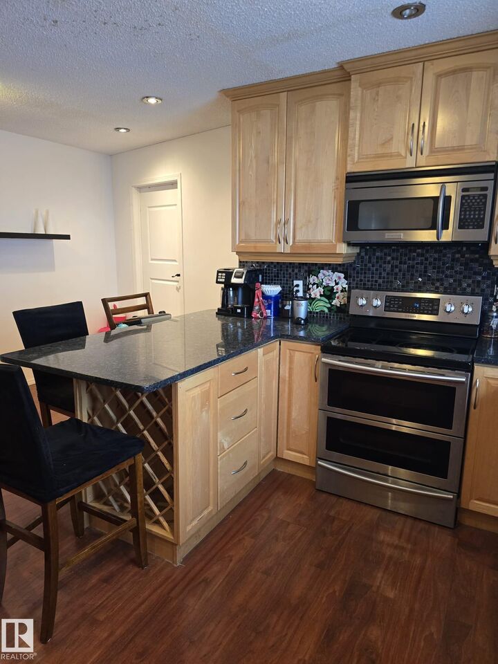 Photo de la propriété:  11927 85 Street NW  AB T5B 3G2 