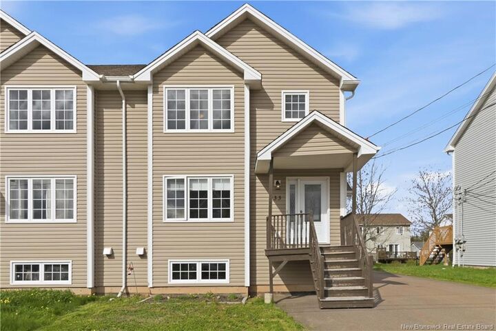 Property Photo:  33 Aspenrose Court  NB E1G 0G6 