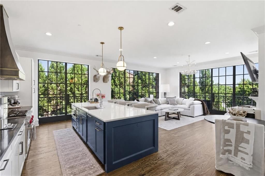 Property Photo: 220 Vickery Falls Drive GA 30075