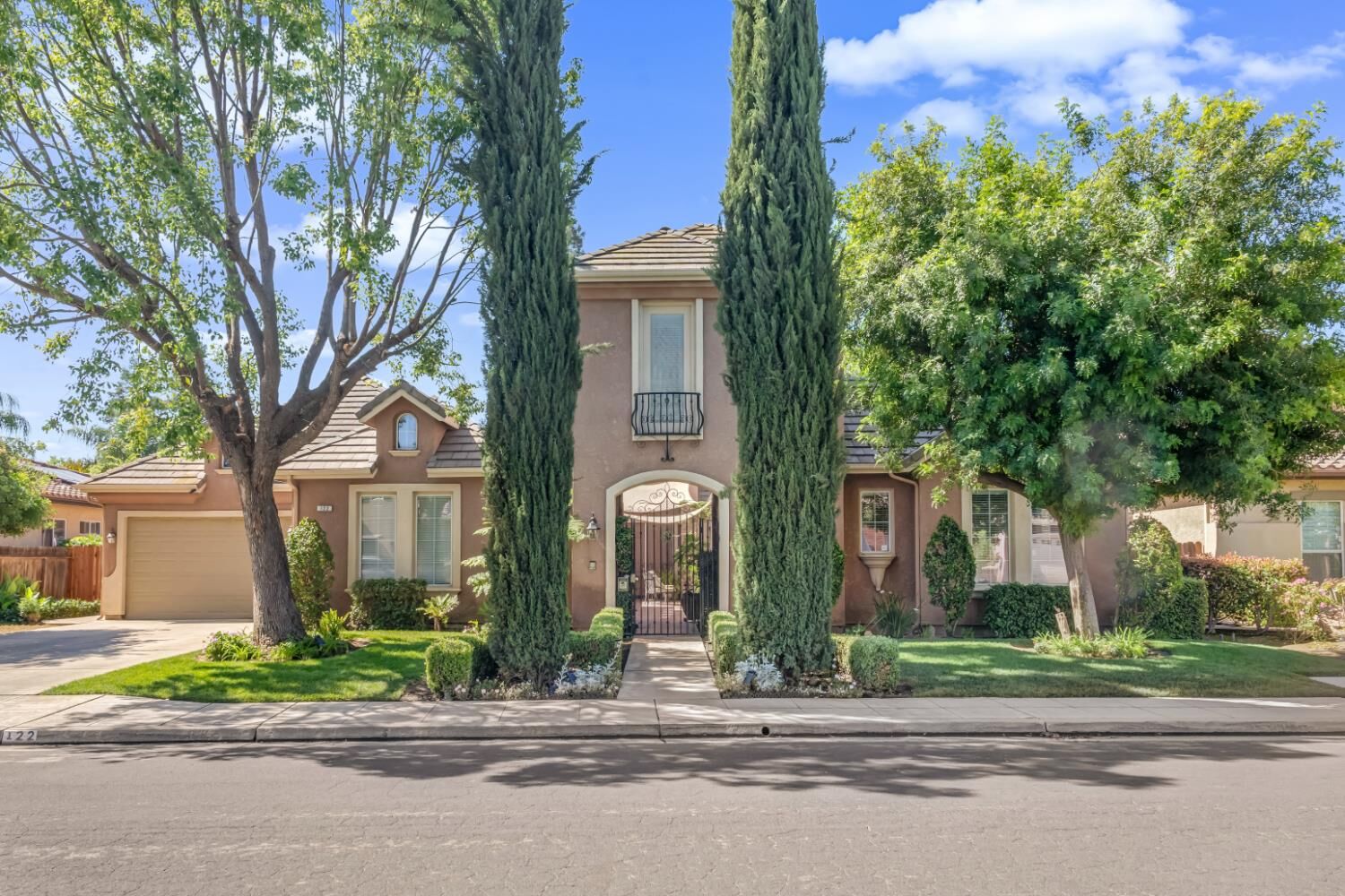 Property Photo:  122 W Goshen Avenue  CA 93611 