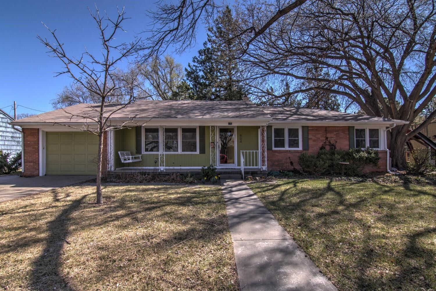 Property Photo:  904 Theron Place  KS 67846 