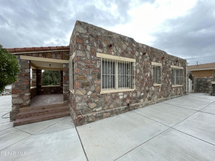 Property Photo:  717 E Crosby Avenue  TX 79902 
