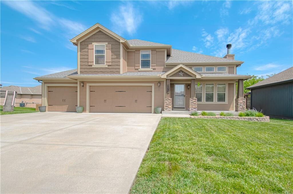 Property Photo:  1902 NE 197th Court  MO 64089 