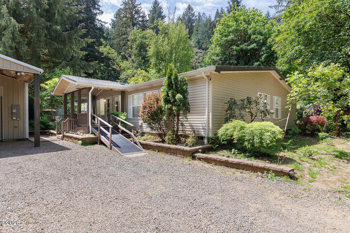 Property Photo:  137 N Riverton Court  OR 97368 